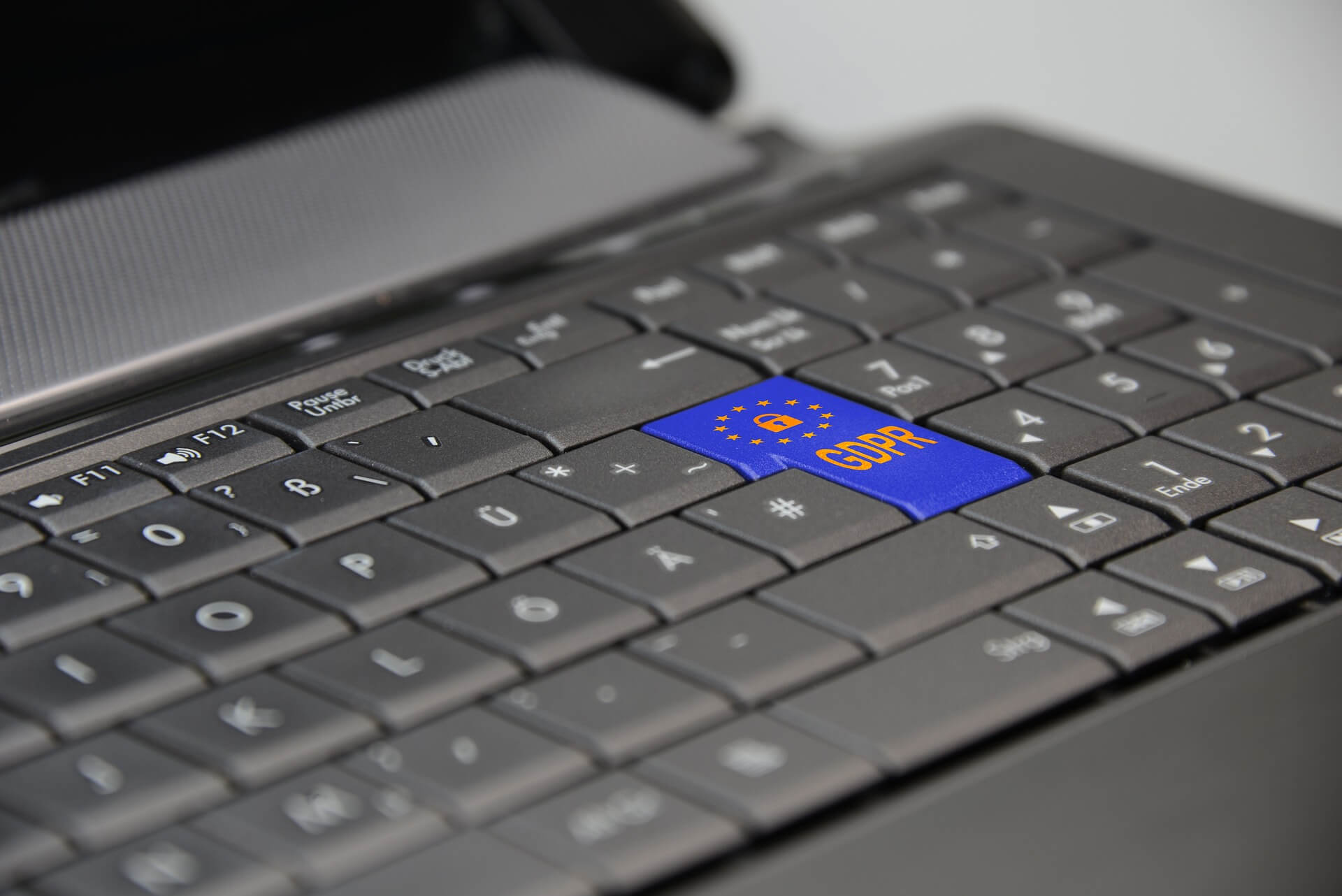 laptop-3233780_1920 (1)
